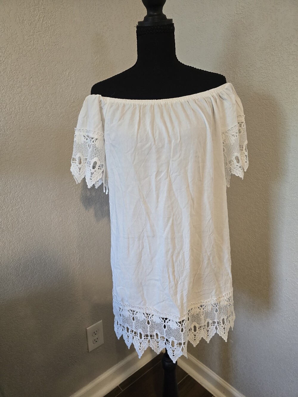 iris Cream Textured Off-White Top with Elastic Neckline